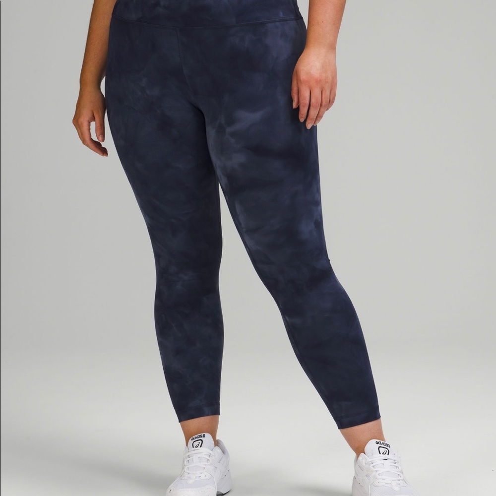 lululemon Wunder Trains 25” Naval Blue Diamond Dye Size 8